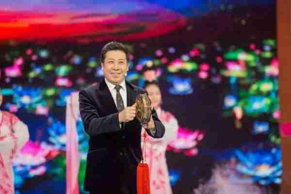 他是李双江徒弟,曾和梦鸽传绯闻,连登3次春晚,被赞新春第一唱(李双江和梦鸽近期状况)-第4张图片-九妖电影 他是李双江徒弟,曾和梦鸽传绯闻,连登3次春晚,被赞新春第一唱(李双江和梦鸽近期状况)-第4张图片-九妖电影