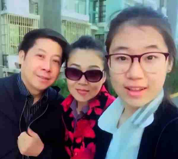他是李双江徒弟,曾和梦鸽传绯闻,连登3次春晚,被赞新春第一唱(李双江和梦鸽近期状况)-第9张图片-九妖电影 他是李双江徒弟,曾和梦鸽传绯闻,连登3次春晚,被赞新春第一唱(李双江和梦鸽近期状况)-第9张图片-九妖电影