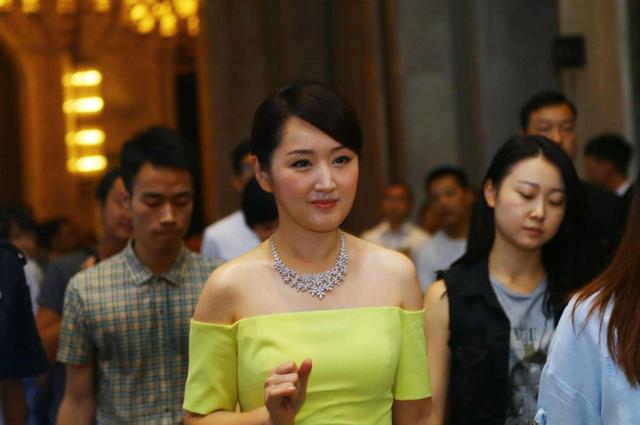 他曾8次登上春晚,却因“作死”锒铛入狱,如今54岁无人过问(经常参加春晚的小品明星)-第14张图片-九妖电影 他曾8次登上春晚,却因“作死”锒铛入狱,如今54岁无人过问(经常参加春晚的小品明星)-第14张图片-九妖电影