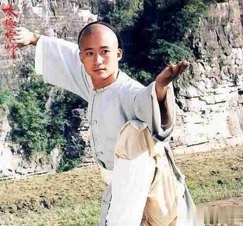 原来他就是吴京的父亲,难怪吴京能大红大紫(吴京的父亲是干什么的)-第12张图片-九妖电影 原来他就是吴京的父亲,难怪吴京能大红大紫(吴京的父亲是干什么的)-第12张图片-九妖电影