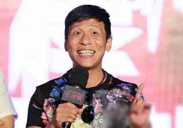 他被嘲又黑又丑,春晚突然忘词,瞎编8个字,却意外火了13年!(春晚批评)-第7张图片-九妖电影 他被嘲又黑又丑,春晚突然忘词,瞎编8个字,却意外火了13年!(春晚批评)-第7张图片-九妖电影