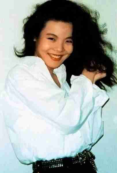 原来她已离世25年!23岁登春晚一夜成名,却因一个巴掌付出生命_1(原来她已离世)-第11张图片-九妖电影 原来她已离世25年!23岁登春晚一夜成名,却因一个巴掌付出生命_1(原来她已离世)-第11张图片-九妖电影