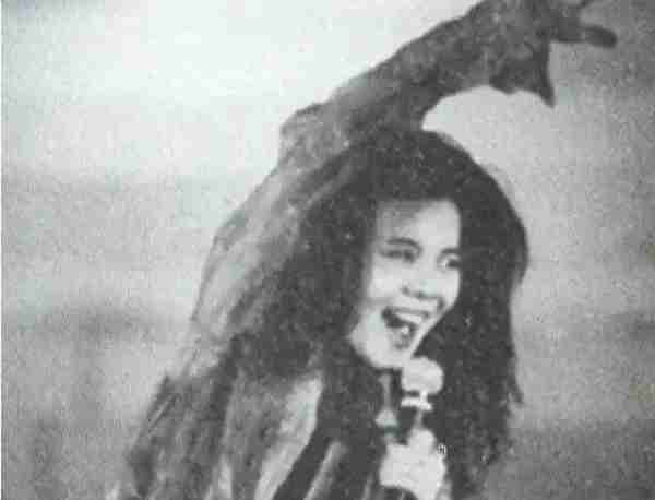 原来她已离世25年!23岁登春晚一夜成名,却因一个巴掌付出生命_1(原来她已离世)-第15张图片-九妖电影 原来她已离世25年!23岁登春晚一夜成名,却因一个巴掌付出生命_1(原来她已离世)-第15张图片-九妖电影