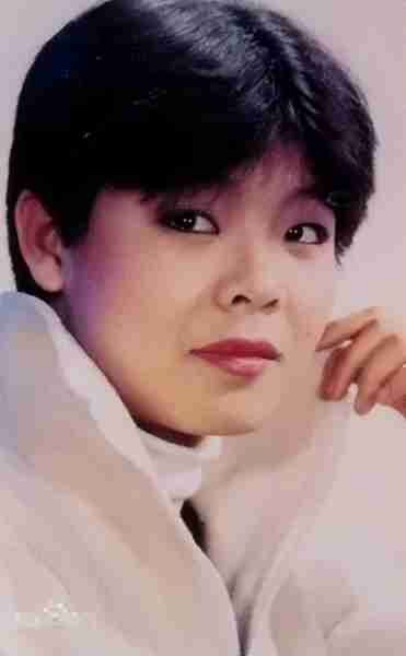 原来她已离世25年!23岁登春晚一夜成名,却因一个巴掌付出生命_1(原来她已离世)-第16张图片-九妖电影 原来她已离世25年!23岁登春晚一夜成名,却因一个巴掌付出生命_1(原来她已离世)-第16张图片-九妖电影