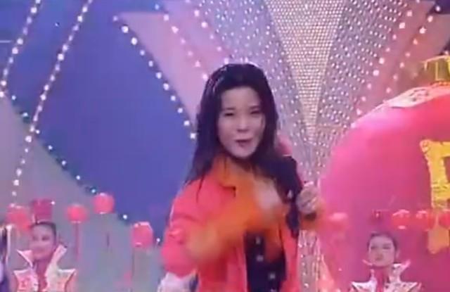原来她已离世25年!23岁登春晚一夜成名,却因一个巴掌付出生命_1(原来她已离世)-第18张图片-九妖电影 原来她已离世25年!23岁登春晚一夜成名,却因一个巴掌付出生命_1(原来她已离世)-第18张图片-九妖电影