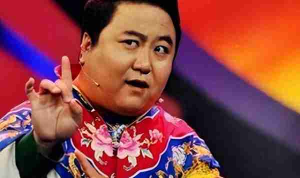 他靠老师冯巩春晚一路爆红,不久被判入狱12年,至今仍在服刑(冯巩老师近照图片)-第1张图片-九妖电影 他靠老师冯巩春晚一路爆红,不久被判入狱12年,至今仍在服刑(冯巩老师近照图片)-第1张图片-九妖电影