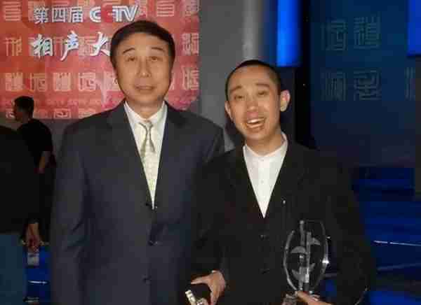 他靠老师冯巩春晚一路爆红,不久被判入狱12年,至今仍在服刑(冯巩老师近照图片)-第12张图片-九妖电影 他靠老师冯巩春晚一路爆红,不久被判入狱12年,至今仍在服刑(冯巩老师近照图片)-第12张图片-九妖电影