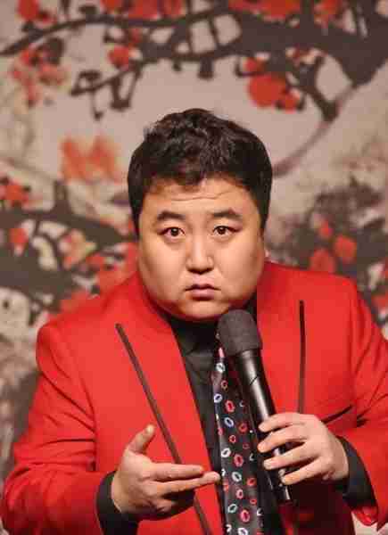 他靠老师冯巩春晚一路爆红,不久被判入狱12年,至今仍在服刑(冯巩老师近照图片)-第11张图片-九妖电影 他靠老师冯巩春晚一路爆红,不久被判入狱12年,至今仍在服刑(冯巩老师近照图片)-第11张图片-九妖电影