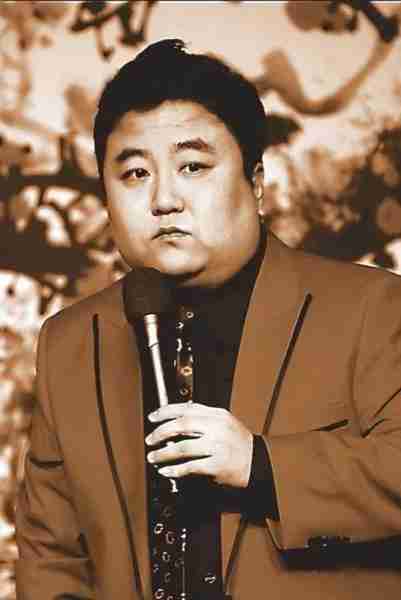 他靠老师冯巩春晚一路爆红,不久被判入狱12年,至今仍在服刑(冯巩老师近照图片)-第24张图片-九妖电影 他靠老师冯巩春晚一路爆红,不久被判入狱12年,至今仍在服刑(冯巩老师近照图片)-第24张图片-九妖电影
