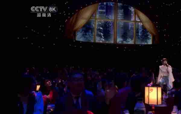 任素汐的《枕着光的她》，2024春晚又封神！让任素汐火出了圈（枕着你的枕头入眠歌曲）-第4张图片-九妖电影
