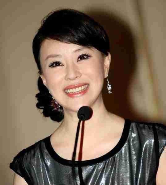 传奇民歌女王：春晚上9次登场，仍未找到真爱，谁将是她真命天子（创业板股票会直接退市吗）-第5张图片-九妖电影