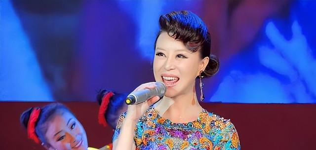传奇民歌女王：春晚上9次登场，仍未找到真爱，谁将是她真命天子（创业板股票会直接退市吗）-第8张图片-九妖电影