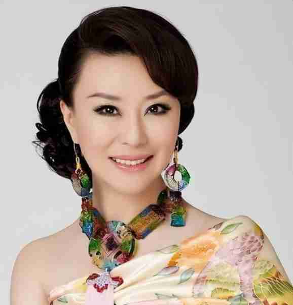 传奇民歌女王：春晚上9次登场，仍未找到真爱，谁将是她真命天子（创业板股票会直接退市吗）-第13张图片-九妖电影