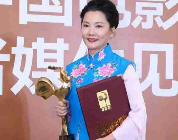 何赛飞：从绝色美人到越剧传承者，她的一生充满了戏剧性（何赛飞唱的越剧演唱会）-第1张图片-九妖电影