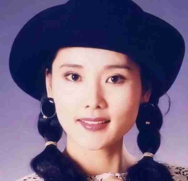 何赛飞：从绝色美人到越剧传承者，她的一生充满了戏剧性（何赛飞唱的越剧演唱会）-第4张图片-九妖电影