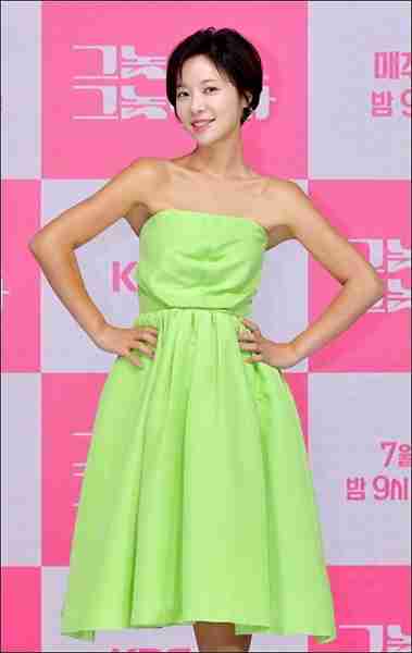 又一位39岁女星离婚!复婚3年刚生完二胎,发现老公出轨400多人_1(离婚女星yt)-第8张图片-九妖电影 又一位39岁女星离婚!复婚3年刚生完二胎,发现老公出轨400多人_1(离婚女星yt)-第8张图片-九妖电影