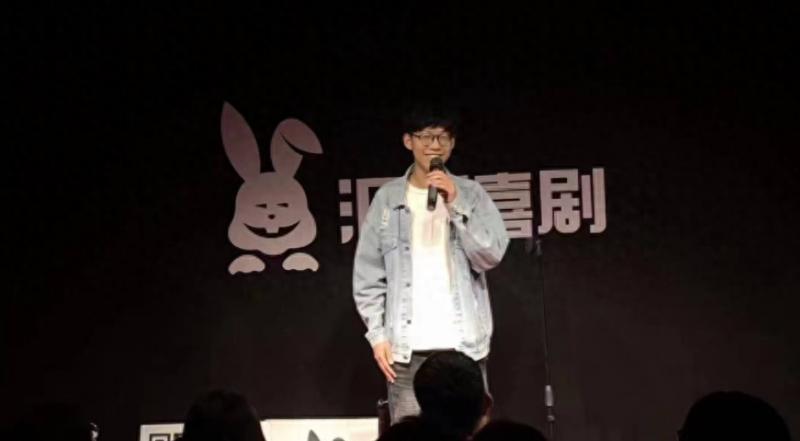 倒贴钱请观众脱口秀演员“明星梦”暂停（倒贴钱的图片真实）-第1张图片-九妖电影
