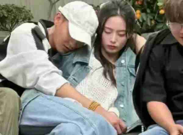 反转！知情人否认黄子韬求婚，粉丝集体破防：我们是paly的一环？（我想看黄子韬的综艺）-第10张图片-九妖电影