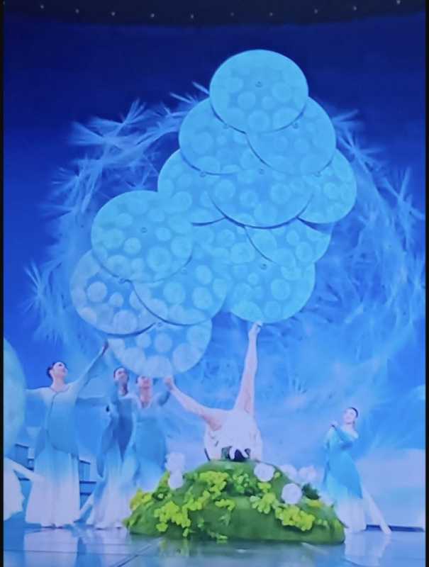 元宵晚会：小品打脸「春晚」，杂技是亮点，万茜刘惜君美翻了（万茜春晚小品搭档）-第6张图片-九妖电影