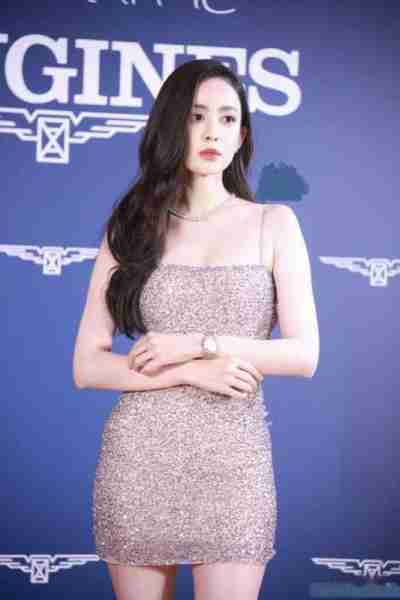 古力娜扎大胆挑战“金丝裙”，化身妖艳舞娘，这颜值和身材绝了！（古力娜扎仙女裙）-第7张图片-九妖电影