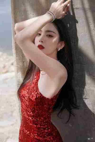 古力娜扎大胆挑战“金丝裙”，化身妖艳舞娘，这颜值和身材绝了！（古力娜扎仙女裙）-第20张图片-九妖电影