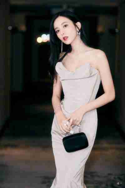古力娜扎大胆挑战“金丝裙”，化身妖艳舞娘，这颜值和身材绝了！（古力娜扎仙女裙）-第33张图片-九妖电影