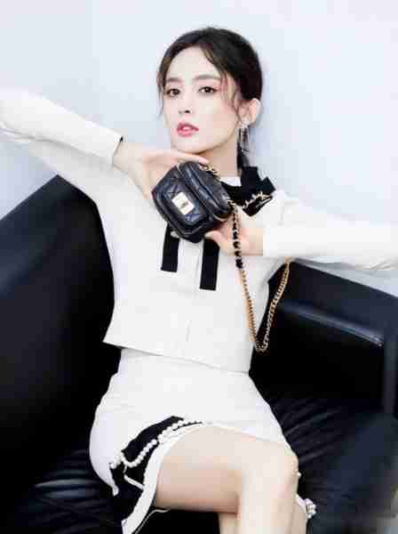 古力娜扎大胆挑战“金丝裙”，化身妖艳舞娘，这颜值和身材绝了！（古力娜扎仙女裙）-第43张图片-九妖电影