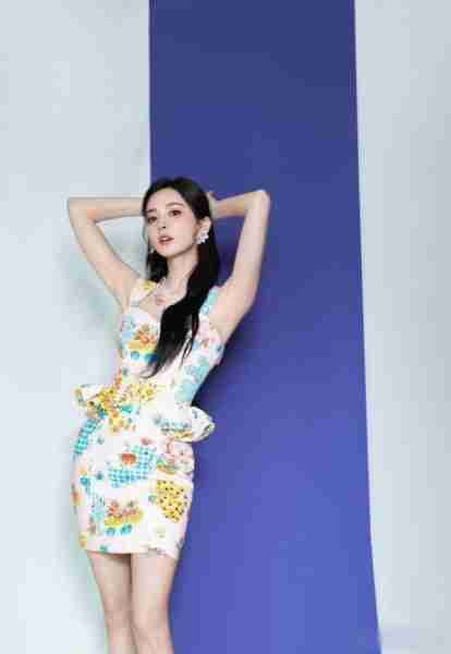 古力娜扎大胆挑战“金丝裙”，化身妖艳舞娘，这颜值和身材绝了！（古力娜扎仙女裙）-第47张图片-九妖电影