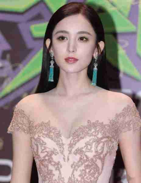 古力娜扎大胆挑战“金丝裙”，化身妖艳舞娘，这颜值和身材绝了！（古力娜扎仙女裙）-第50张图片-九妖电影