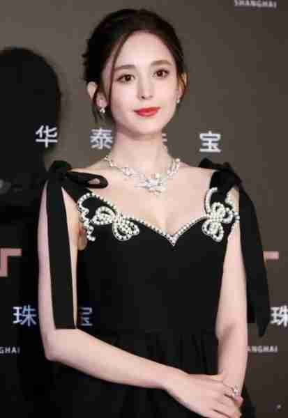 古力娜扎大胆挑战“金丝裙”，化身妖艳舞娘，这颜值和身材绝了！（古力娜扎仙女裙）-第58张图片-九妖电影