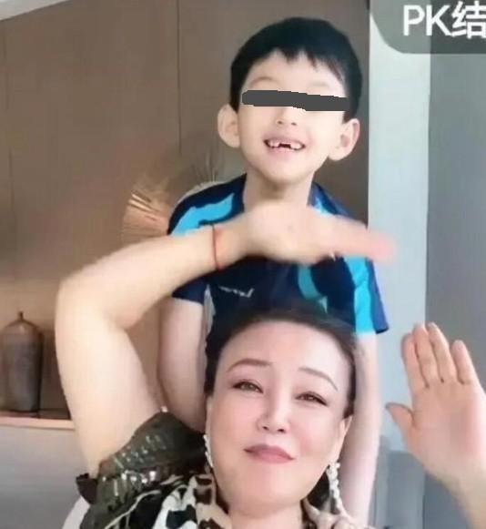 台媒解析:为何张兰公然拍电梯照影射具俊晔,大S却不敢言语(张兰怎么回事)-第4张图片-九妖电影 台媒解析:为何张兰公然拍电梯照影射具俊晔,大S却不敢言语(张兰怎么回事)-第4张图片-九妖电影