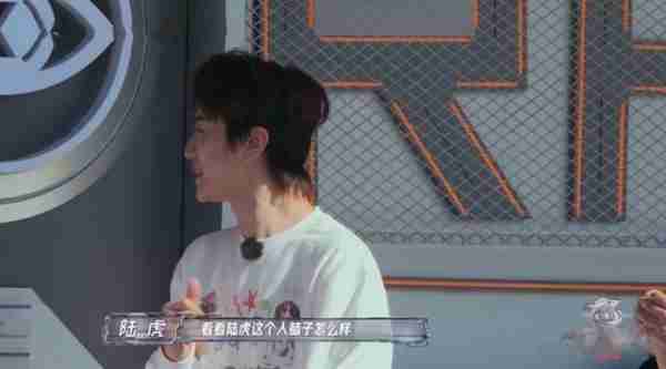 全员加速中:陆虎演不了一点再次坐实肉盾之名,苏醒叹他不长心眼(全员加速中都有谁)-第10张图片-九妖电影 全员加速中:陆虎演不了一点再次坐实肉盾之名,苏醒叹他不长心眼(全员加速中都有谁)-第10张图片-九妖电影