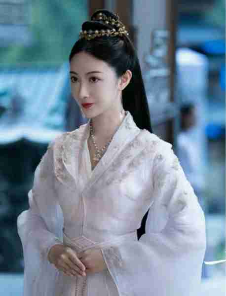 同一张脸，演完《千古玦尘》许凯“妻子”又演《春色寄情人》李现“相亲女孩”，她从刁蛮公主到护士，差距太大没认出（许凯千古玦尘火了）-第6张图片-九妖电影