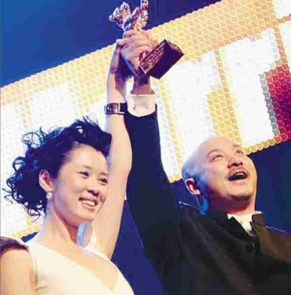 同居12年，怀孕遭弃，她如何走出阴影，身价飙升至40亿？（同居怀孕男方要承担什么责任）-第5张图片-九妖电影