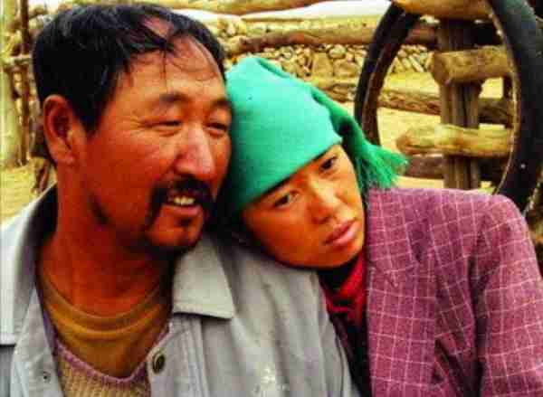 同居12年，怀孕遭弃，她如何走出阴影，身价飙升至40亿？（同居怀孕男方要承担什么责任）-第6张图片-九妖电影