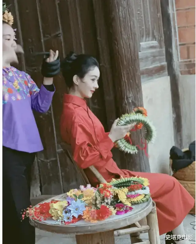 同是戴簪花，为啥「较土」的赵丽颖被央视力挺，毛晓彤，陈都灵却没出圈（赵丽颖为什么这么土）-第14张图片-九妖电影