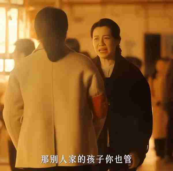 同样是演“美貌残废人”，对比周雨彤与钟楚曦，差距就出来了（周雨彤和谁像）-第6张图片-九妖电影