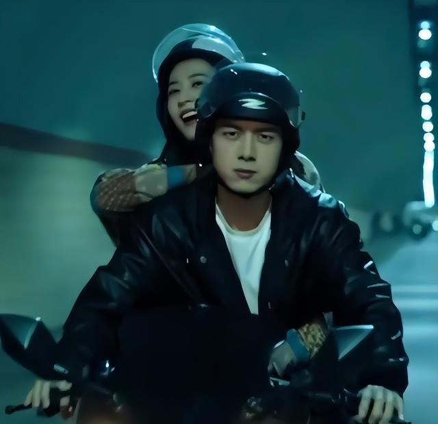 同样是演“美貌残废人”，对比周雨彤与钟楚曦，差距就出来了（周雨彤和谁像）-第14张图片-九妖电影