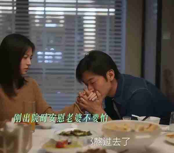 同样是演“美貌残废人”，对比周雨彤与钟楚曦，差距就出来了（周雨彤和谁像）-第18张图片-九妖电影