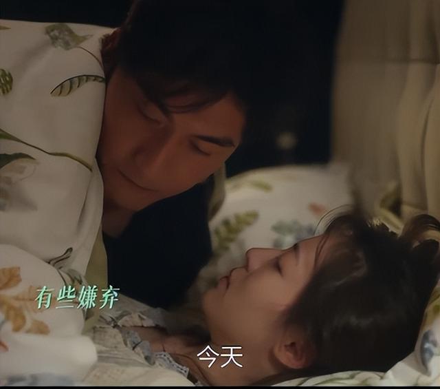 同样是演“美貌残废人”，对比周雨彤与钟楚曦，差距就出来了（周雨彤和谁像）-第19张图片-九妖电影