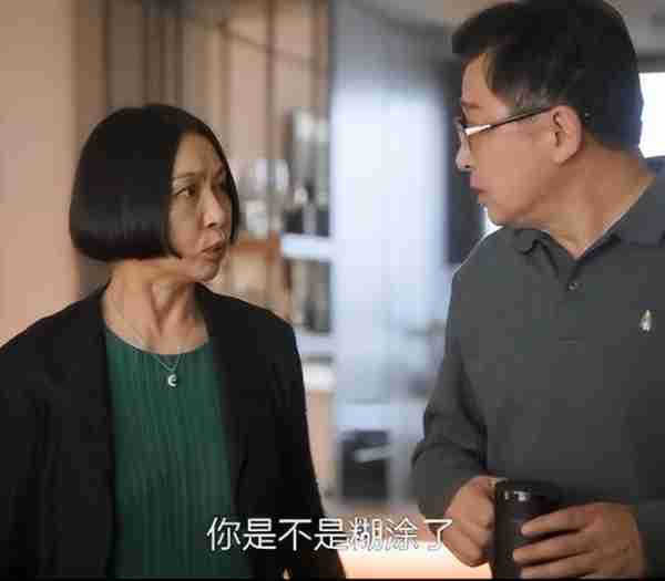 同样是演“美貌残废人”，对比周雨彤与钟楚曦，差距就出来了（周雨彤和谁像）-第25张图片-九妖电影