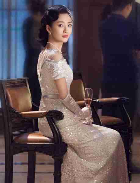 同样是演女特务,王鸥和杨幂一比,我才知道:什么是老天爷赏饭吃_1(王鸥和杨幂怎么回事)-第8张图片-九妖电影 同样是演女特务,王鸥和杨幂一比,我才知道:什么是老天爷赏饭吃_1(王鸥和杨幂怎么回事)-第8张图片-九妖电影
