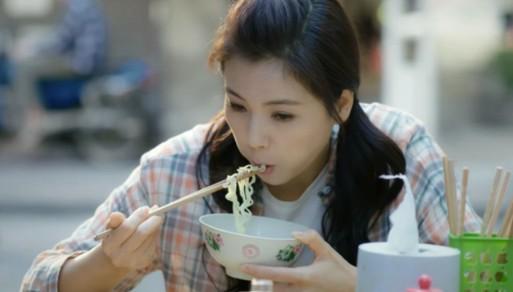 同样演“吃盒饭”，把阮经天、海清和刘涛放在一起看，高下立判（海清演的张桂梅的那个电影叫什么名字）-第9张图片-九妖电影