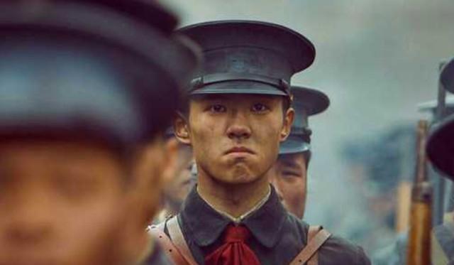 六版粟裕大将扮演者，一位辣眼睛、一位演过春晚小品、一位很神秘（粟裕大将的扮演者）-第14张图片-九妖电影