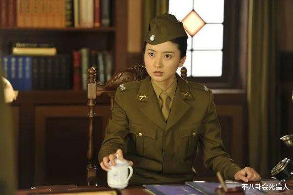 同样演“女军官”，把杨幂和王鸥俞飞鸿放在一起，差别就出来了（杨幂王鸥关系）-第24张图片-九妖电影