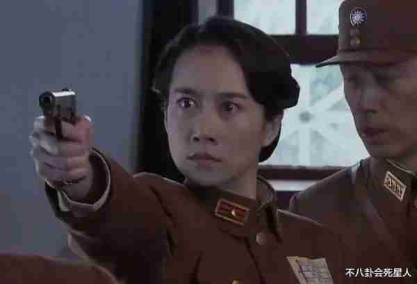 同样演“女军官”，把杨幂和王鸥俞飞鸿放在一起，差别就出来了（杨幂王鸥关系）-第21张图片-九妖电影