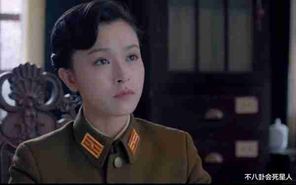 同样演“女军官”，把杨幂和王鸥俞飞鸿放在一起，差别就出来了（杨幂王鸥关系）-第25张图片-九妖电影