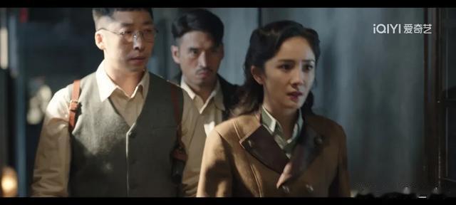 同样演“女特务”，把杨幂和王鸥的演技做比较，差别就出来了（杨幂跟王鸥）-第19张图片-九妖电影