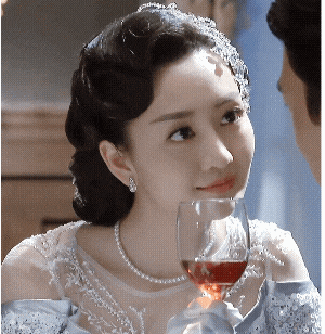 同样演“女特务”，把杨幂和王鸥的演技做比较，差别就出来了（杨幂跟王鸥）-第28张图片-九妖电影
