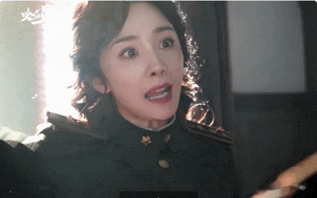 同样演“女特务”，把杨幂和王鸥的演技做比较，差别就出来了（杨幂跟王鸥）-第33张图片-九妖电影